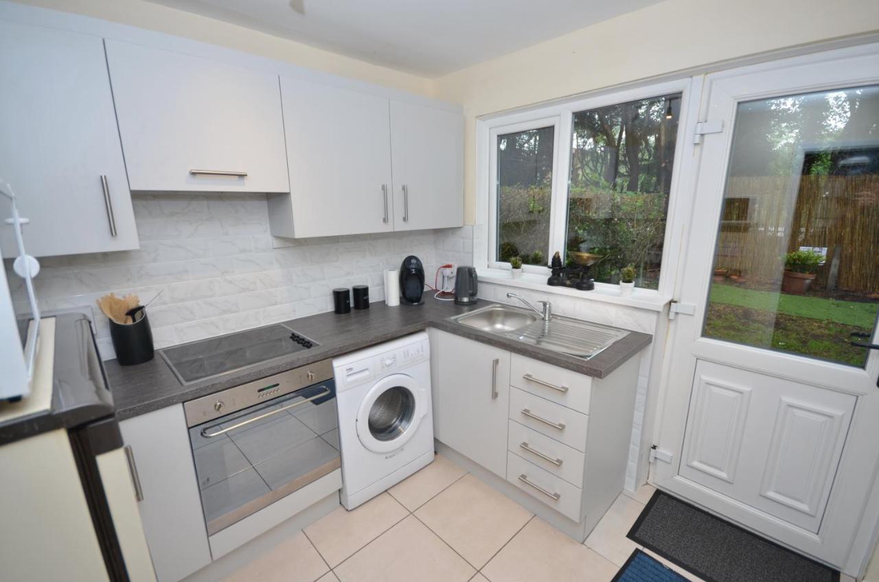 Bright Stylish 2 Bedroom Garden Apartment South Belfast Close To Everything Eksteriør billede