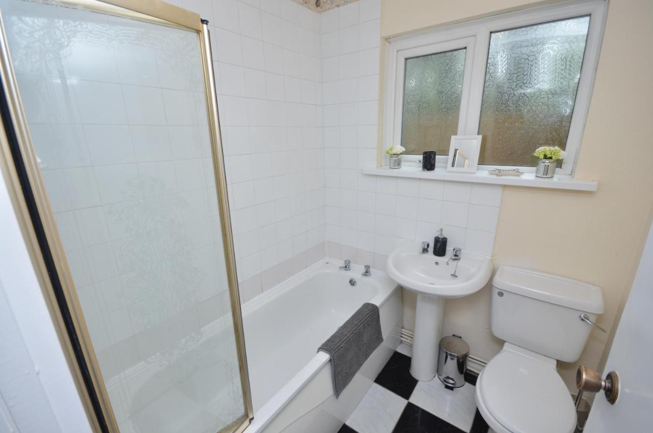 Bright Stylish 2 Bedroom Garden Apartment South Belfast Close To Everything Eksteriør billede