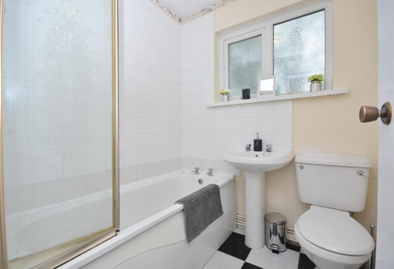 Bright Stylish 2 Bedroom Garden Apartment South Belfast Close To Everything Eksteriør billede
